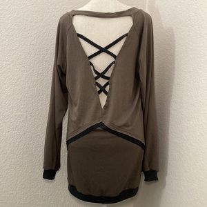 Back Criss Cross Pullover Size XL